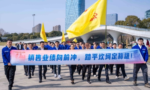 新春新景启新程丨蛇年开工第一跑，冲！